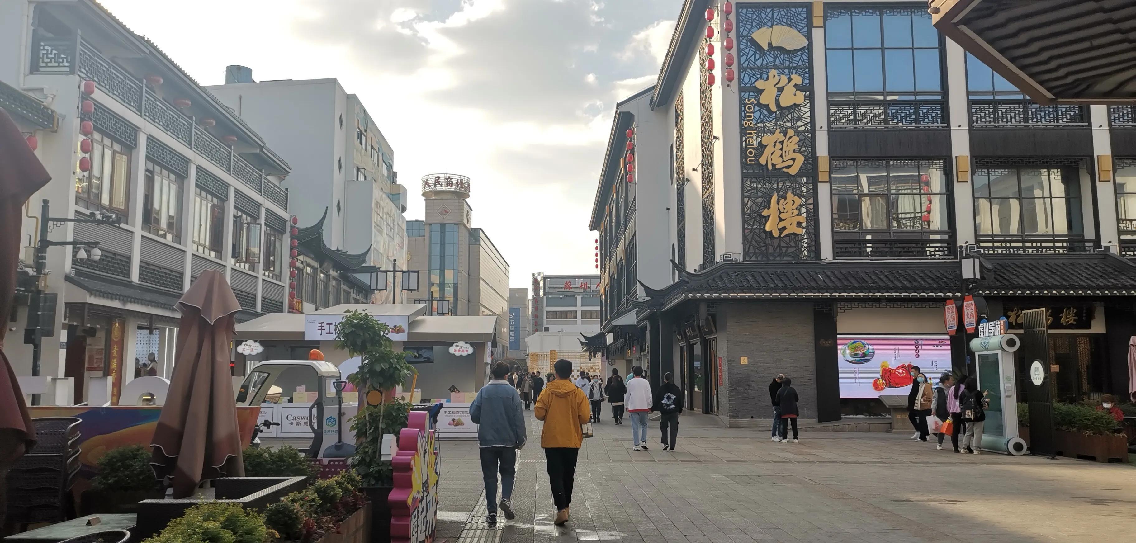 苏州有什么美食街（苏州晚上哪步行街热闹）