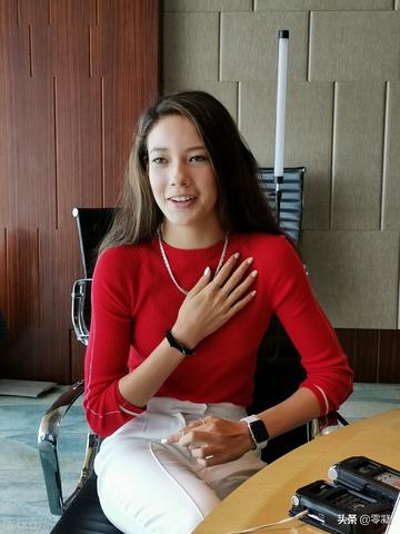 谷爱凌骑马秀腹肌图片