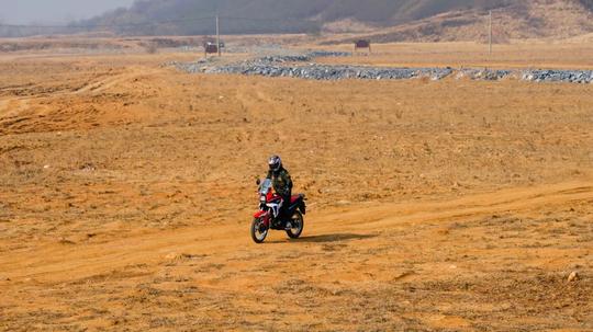 越野玩泥真性情，城市代步也能行！新大洲本田crf190l评测
