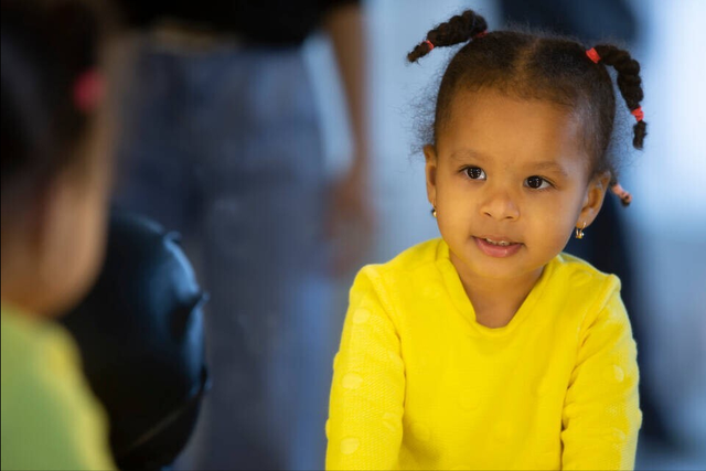 宝宝喜欢照镜子好处多多