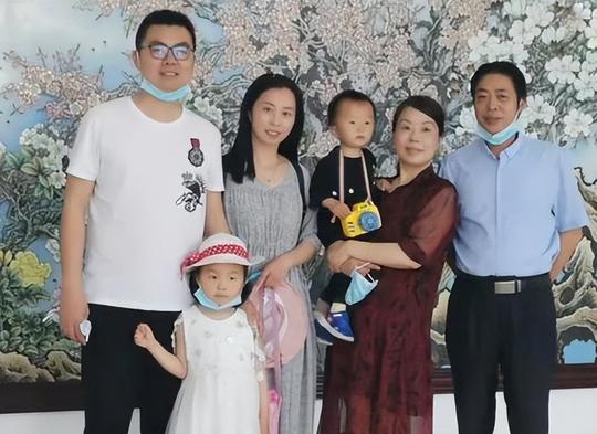 田静父亲晒视频讲述善待妻子好处，向妻子深情告白，网友：好男人
