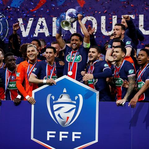 足球运动员大腿近照女的的长尾关键词有什么