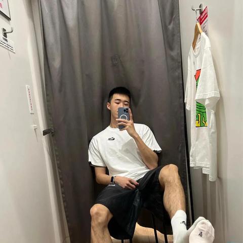 黑皮小学生足球运动员的长尾关键词有哪些