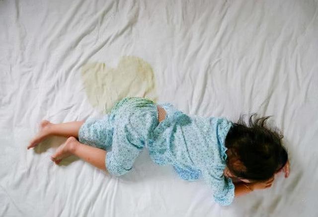 一岁宝宝晚上需要换纸尿裤吗 一岁宝宝晚上需要换纸尿裤吗