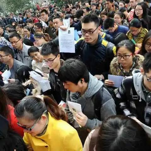 深圳，广州正科级公务员退休金能到一万吗？