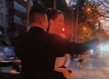 谷爱凌跑步被拦强行合影图片