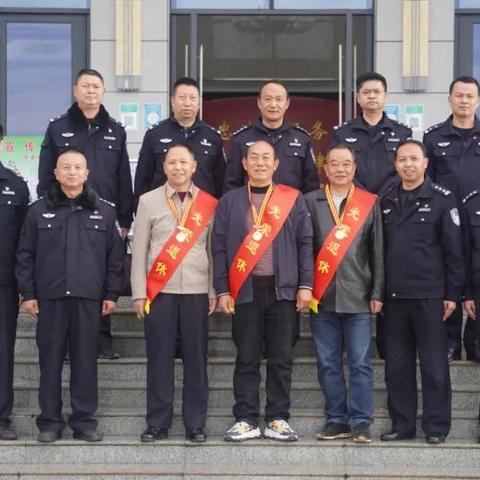 2021年办完退休怎么办退休证？