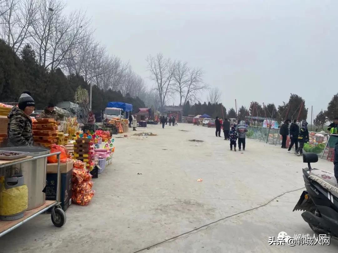 郸城美食是什么（学生站着吃饭节省时间学习）