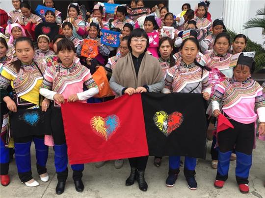 用一针一线绣出美丽生活——民建会员靳英丽带领云南绣娘走上致富路的创业故事