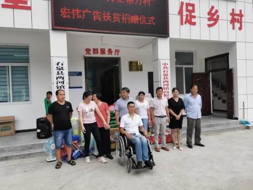 石泉小伙在轮椅上学广告设计自主创业，年利润5o万元