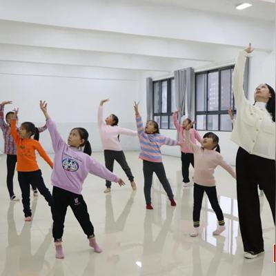 小学足球社团怎么上