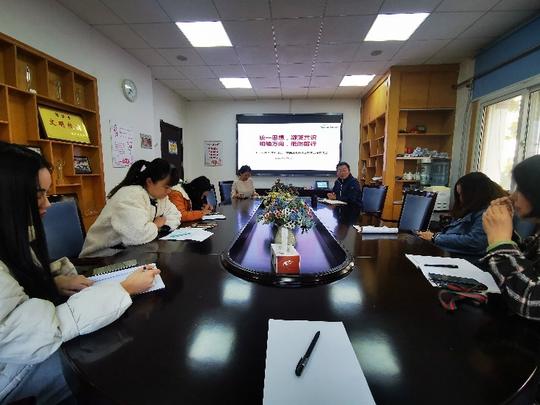 青岛商务学校举行首届美术设计类春考班教学工作交流会