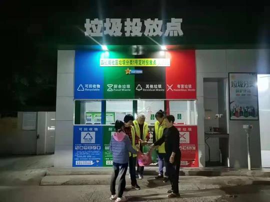 推进“两网融合”网点建设环卫驿站“变身”资源回收点