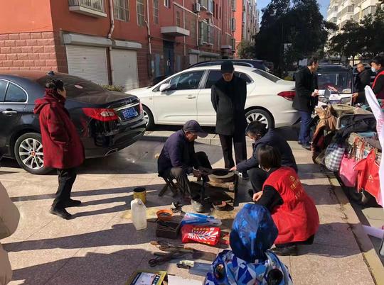 泗水“便民集市”把多样服务送上家门