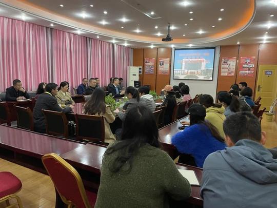 班主任工作是拨动心弦的艺术！周末，经信部举行班主任工作经验交流会