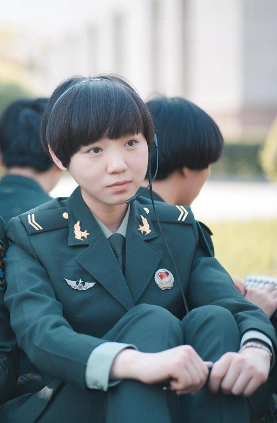 从戎装到汉服 “95后”退役女兵靠短视频实现创业梦