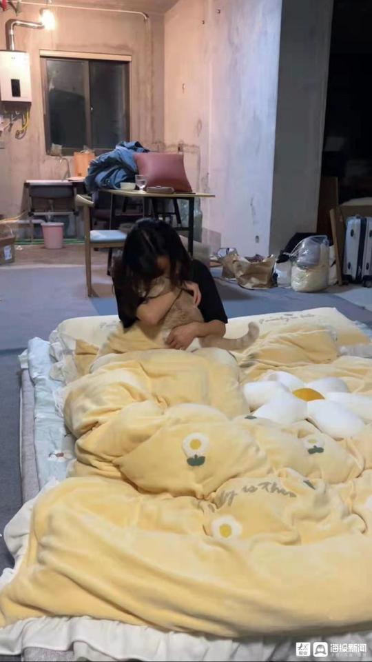 人间丨“住毛坯房女孩”走红半年后：开始装修、相亲、学做自媒体，下个梦想是存钱养老