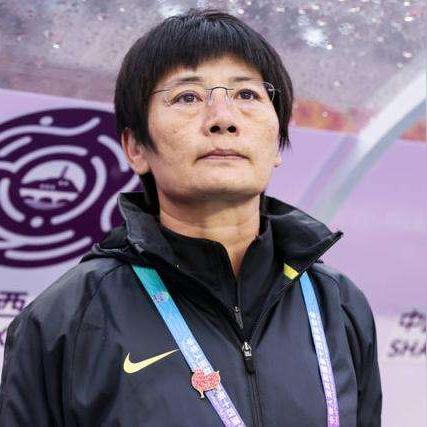 足球运动员露出屁股的长尾关键词有哪些
