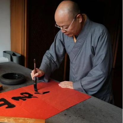 生肖鸡在龙年的运势(属鸡龙人在2021年的全年运势)