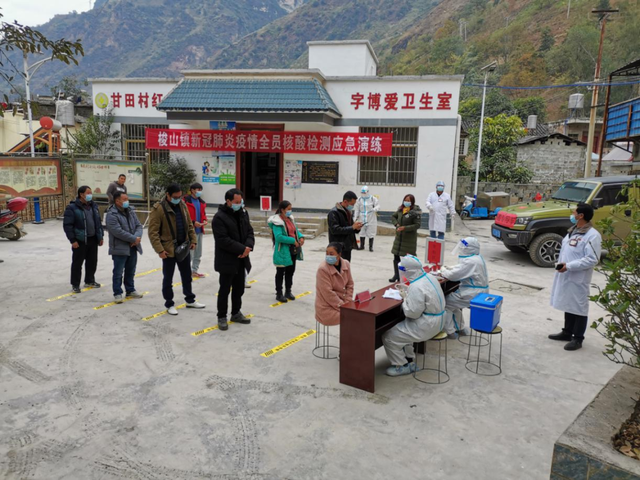 强制要求全员接种新冠疫苗必须予以纠正