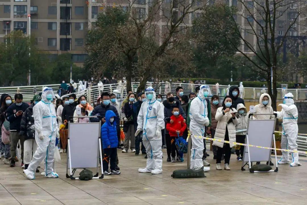 上海三地升为中风险地区
 （上海三地升为中风险地区了吗）