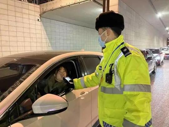赤峰交警扎实开展突出违法集中整治行动为群众打造“安全路、畅通路”