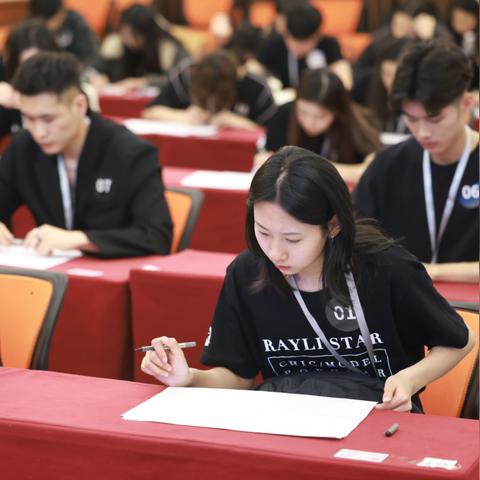 福建服装学校的相关长尾关键词有哪些