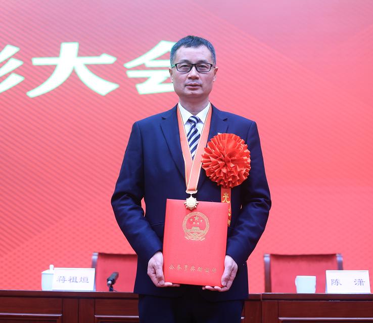 网上宝宝起名电话怎么改(给小孩取名可以讲价吗)