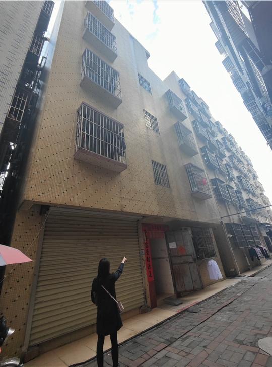 女村民15年前买地建房如今卖家儿子反悔不能确权？