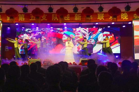 元旦晚会丨瑞虎踏歌来，官兵同心谱华章