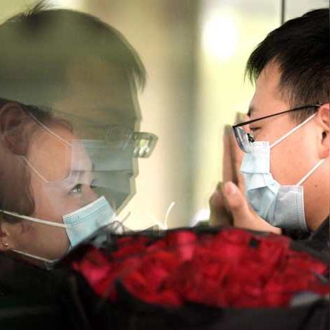 帅气足球运动员对视的长尾关键词有哪些