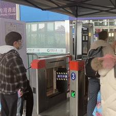厦门港澳通行证邮寄快还是自取快？