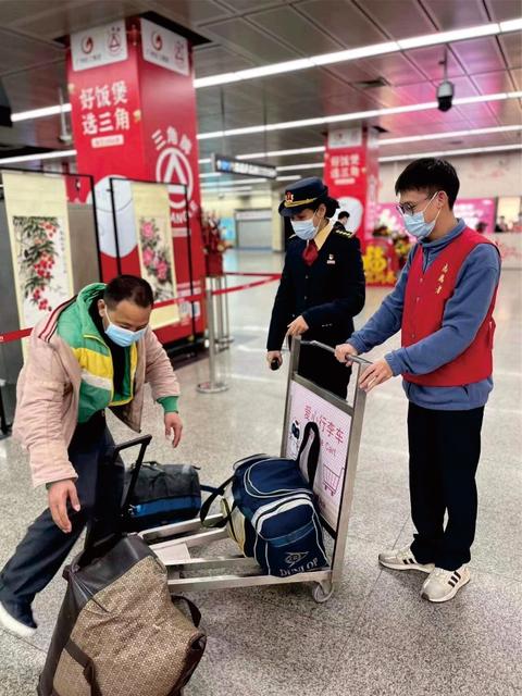 广州地铁：行李搬运、口罩、暖宝宝……有需要我们随时帮忙
