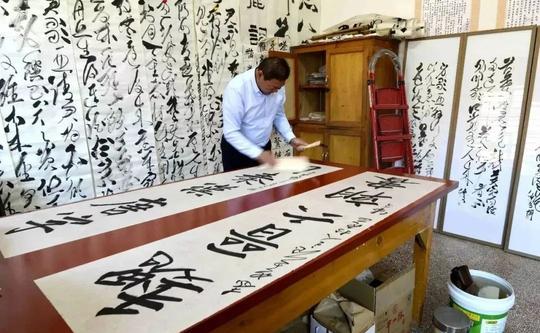 看点丨定西的这项技艺，能让残损的古老字画再现青春活力