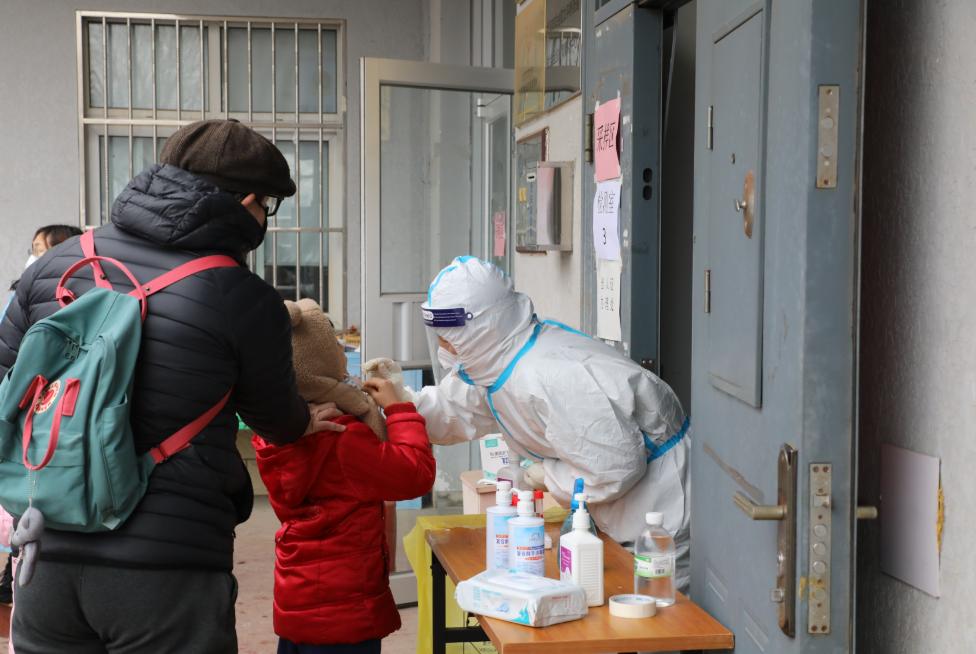 北京新增本土确诊5例 均住丰台区
/北京新增2例丰台区病例 北京新增本土确诊5例 均住丰台区
/北京新增2例丰台区病例