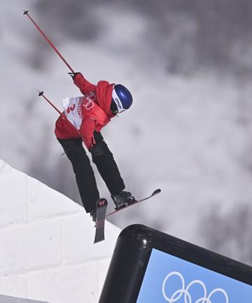 谷爱凌摔倒已不能走路