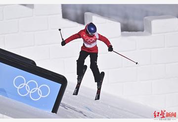 谷爱凌摔倒已不能走路