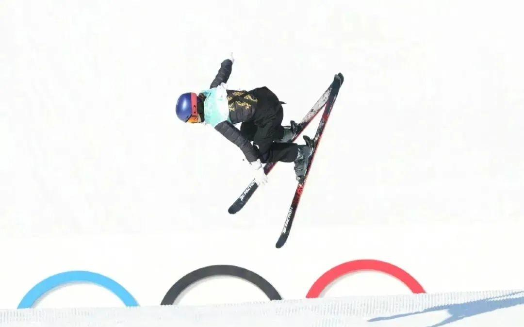 谷爱凌美甲图片