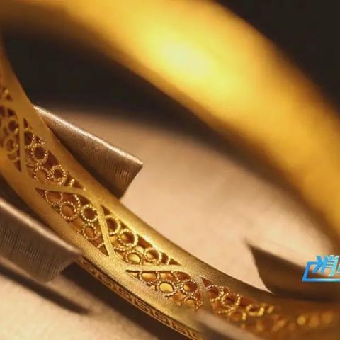 黄金价格突破2000美元/盎司，金条销售火爆，广州有夫妇一次购买超70万元，金价近期为何大涨？