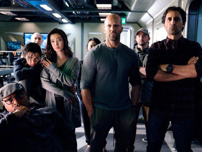 吴京在泰国拍《巨齿鲨2》如何看待李冰冰出演虎影侠成首位华人超级女