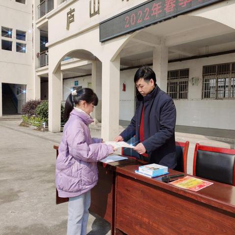 少先队员评选星章什么时候开始的？