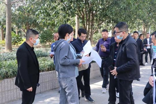 前通路“街长”现场办公督促问题整改大落实