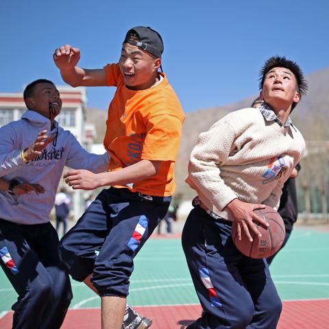 西藏著名足球运动员是谁的长尾关键词有什么