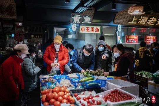 菜场生意好，餐厅门庭冷，疫情之下，网红街区上演冷热两重天……