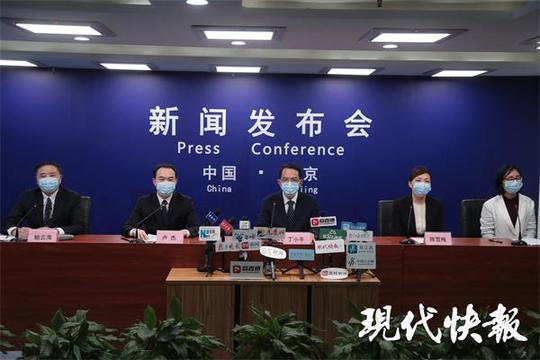 南京市民收到这样的提示短信请注意：即使绿码也不要外出，请立即向社区报备