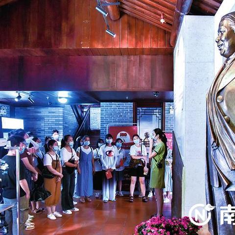 南宁玻璃展柜的相关长尾关键词有哪些