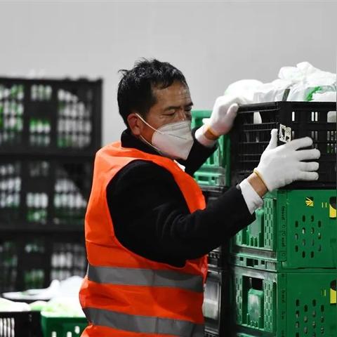 在深圳做外卖骑手待遇怎样，跟快递行业相比如何？