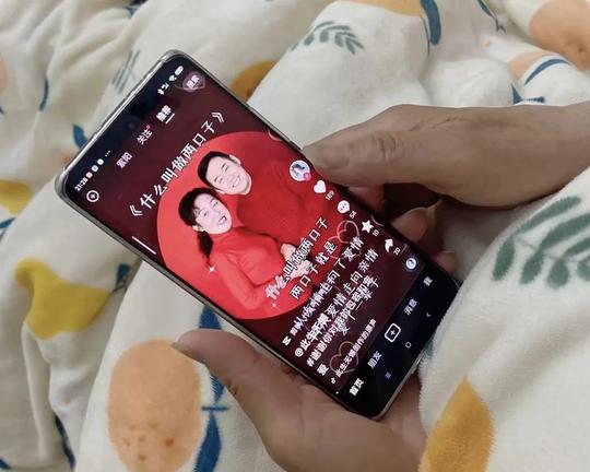 老妈沉迷短视频，甚至开始打钱算命！杭州姑娘：开启老年防沉迷模式吧