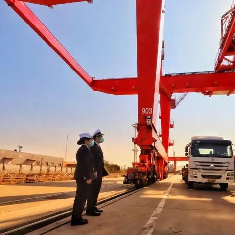 大连和天津港哪个大一些