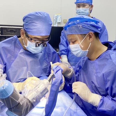 暗访济南种牙市场乱象：一颗牙进价1800元，入口要价3万，代理商层层盘剥利润，还卖水货节省成本。你怎么看？